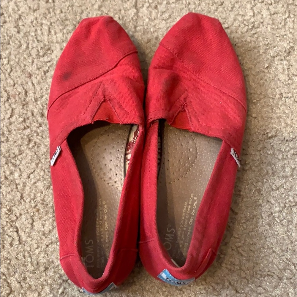 Red shoes Toms